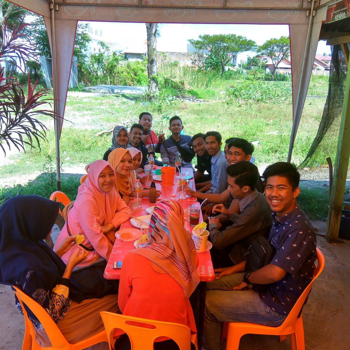 Duduk bareng pengurus himam di selah jam istirahat kampus unmuha 
#HIMAM
#unmuha
#kantinunmuha