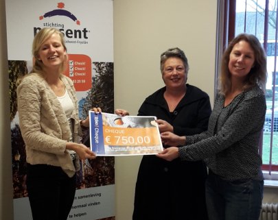 PresentSWF's tweet image. Erg blij met de cheque die we ontvingen van @Frisobouwgroep.
Dankzij het enthousiasme van Rosemarie voor Present! frisobouwgroep.nl/nieuws/1422-fr…