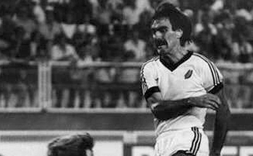 thenewpaper's tweet photo. New Zealand's 1982 World Cup hero Sumner dies #SteveSumner https://t.co/w0Df7NoOE9 https://t.co/zGw7p5Uyam