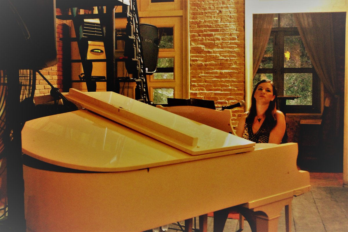 Claire Cameron tweet media