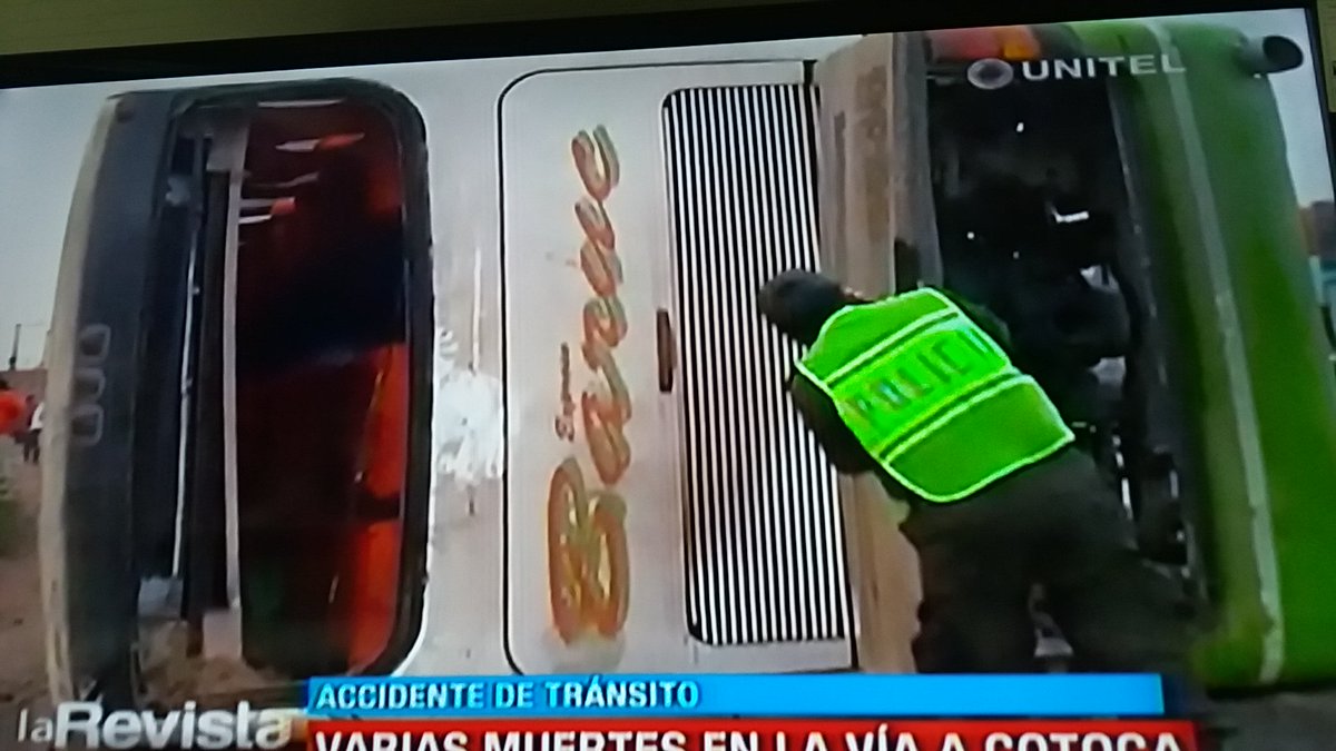 grupoeldeber's tweet photo. #URGENTE Al menos cuatro muertos en accidente en ruta Santa Cruz-Cotoca https://t.co/Jye0FgJCTt https://t.co/pF58PNQgdW