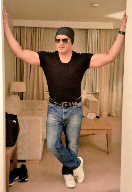 SakshiNews's tweet photo. #Jayalalithaa #HeroAjith 'జయ వారసుడు' హీరో అజిత్ ఎక్కడ? : https://t.co/YPpQRAyEyz @ajithFC https://t.co/kLV4TZduck