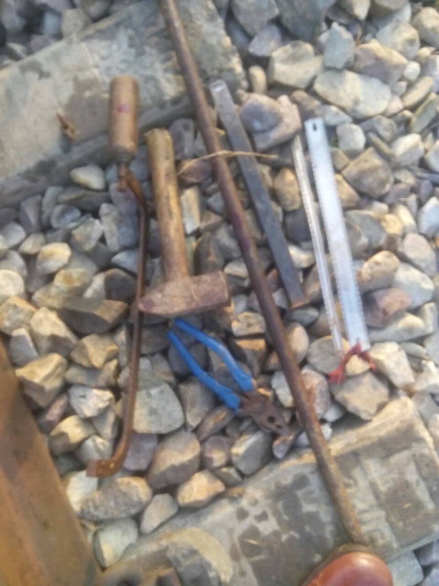 RailMinIndia's tweet image. Alert gangmen reported attempt to cut rail by miscreants in block Sec Chandausi-Bahjoi:Tools found at site Blade,Blade Frame,rod,hammer