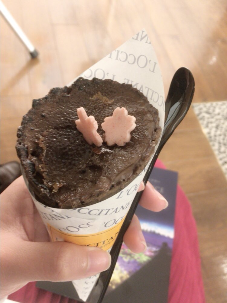 delight1998's tweet photo. miwa✕L'OCCITANE新宿店のイベント行ってきた🙌
デジタル開花式では春が一足先に味わえて楽しかった🌸そのあとに君と100回目の恋を1m近くで聞けた😂💕泣いてたの見られmiwaと司会者に話し振ってもらえて💭
何回も目が合ったし、笑顔可愛いしであっという間に前半終了。 https://t.co/AVjxPqcEXC