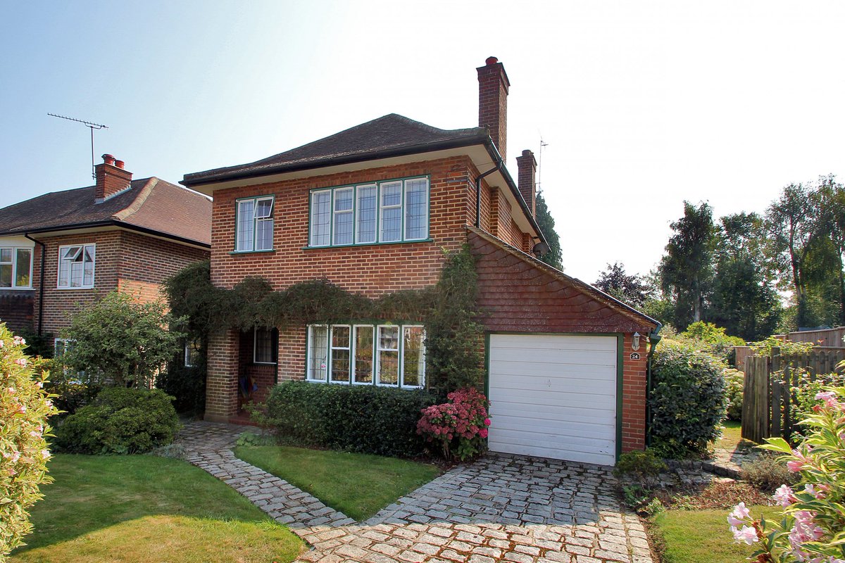 exciting times @KFSevenoaks this morning, best and final offers for this #sevenoaks house needing some tlc. #loveourtown #liveinsevenoaks