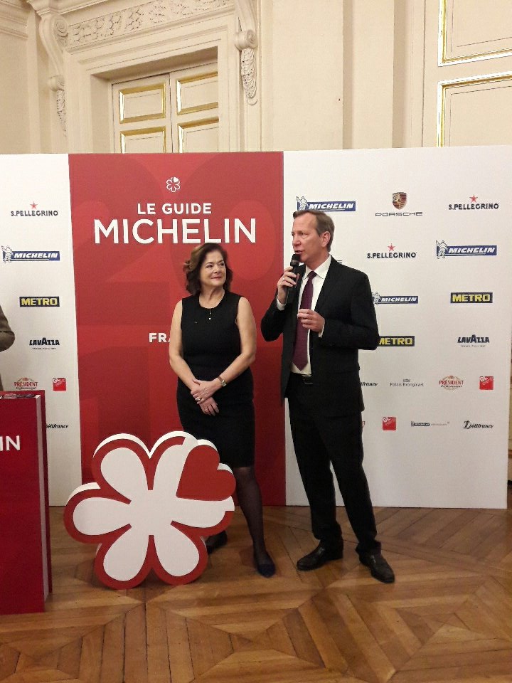 guideMichelinFR's tweet photo. Mot d'accueil de @Claire_Dorland et Michael Ellis #guideMICHELIN2017 #Backstage https://t.co/uHjdKLuwmm