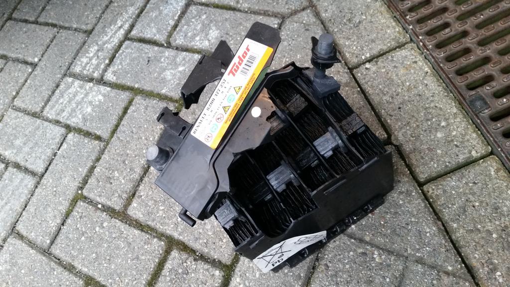 Democratie landheer Schurk René on Twitter: "Gelukkig gebeurt het niet vaak maar een ontladen accu produceert knalgas, dan is er kans op een explosie. En dat geeft een zooi. #pechhulp https://t.co/XkaM84bGF9" / Twitter Democratie landheer Schurk René on Twitter: "Gelukkig gebeurt het niet vaak maar een ontladen accu produceert knalgas, dan is er kans op een explosie. En dat geeft een zooi. #pechhulp https://t.co/XkaM84bGF9" / Twitter