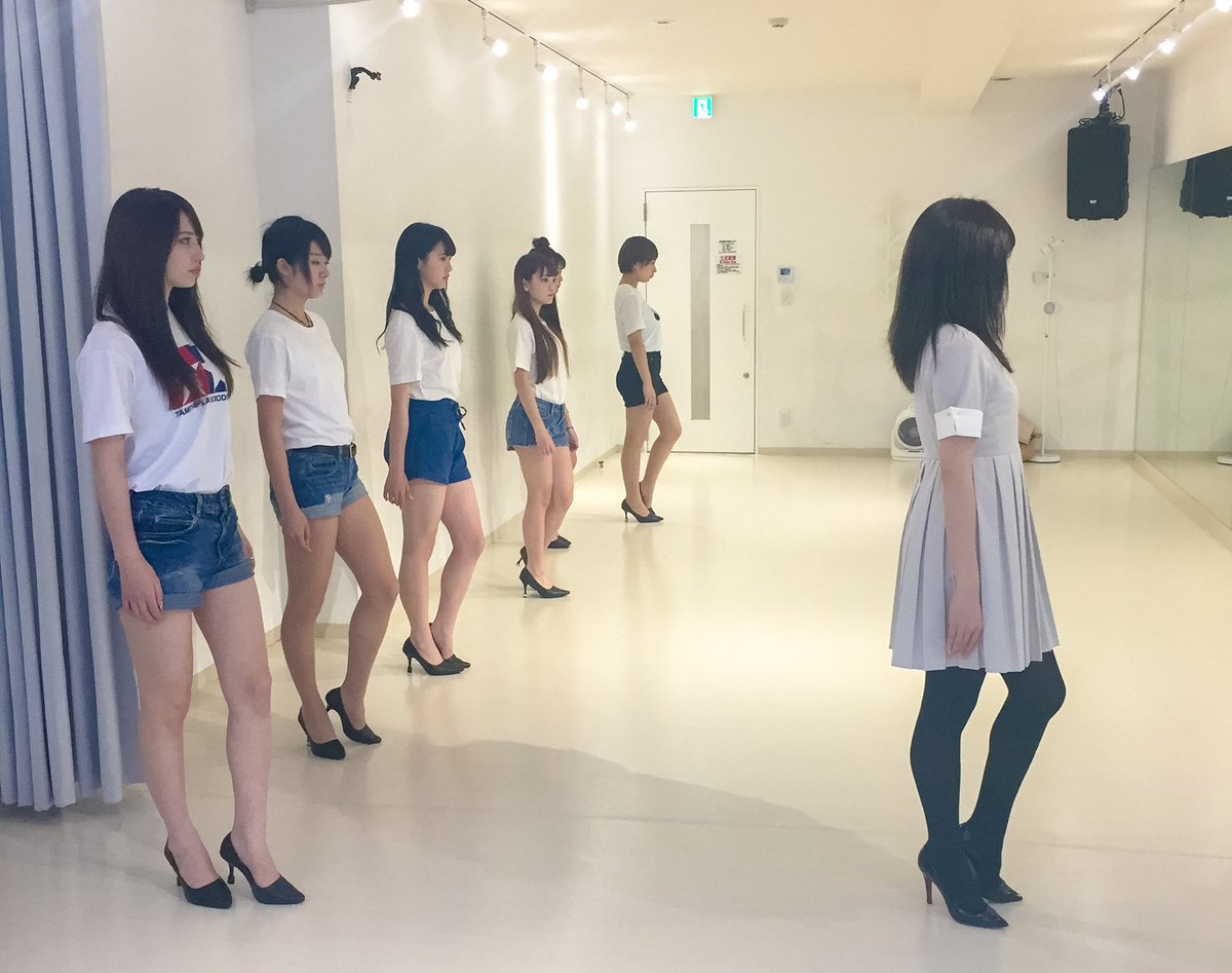 【匿名配送】ブラックドレス　ウォーキング　ミスコン 𝕜𝕠𝕣𝕖𝕒𝕟 𝐁𝐋𝐀𝐂𝐊 🖤 𝒻𝑒𝒶𝓉. 明日花キララ 