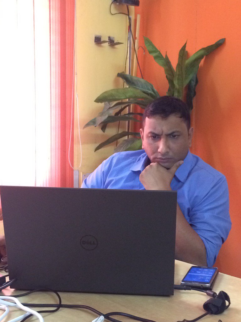itsprajshetty's tweet photo. Is he busy on proposal making or worried about FB notifications? @KestoneIMS #WayMoreKestone https://t.co/YBzhCzoE3C