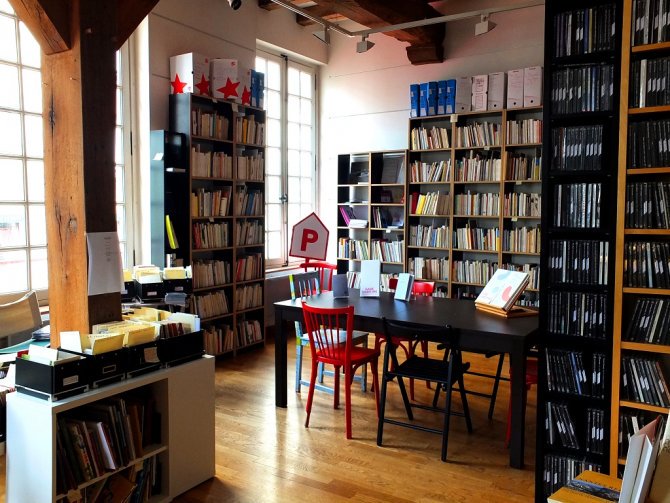 Visite des coulisses de <a href="/la/">hm yes okay</a> Maison de la <a href="/PoesieNantes/">Maison de la Poésie</a> et lecture à <a href="/lelieuunique/">le lieu unique (compte inactif)</a> mercredi 15 mars à 18h30 ! atelierdesinitiatives.org/actualites/les…