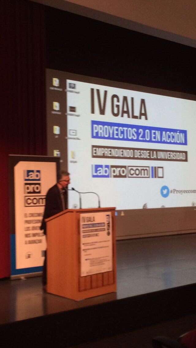 ProgramaMinerva's tweet photo. Estamos en la IV Gala #Proyeccom @LabProCom @unisevilla apoyando el #emprendimiento desde la universidad. https://t.co/odoocOGKj6