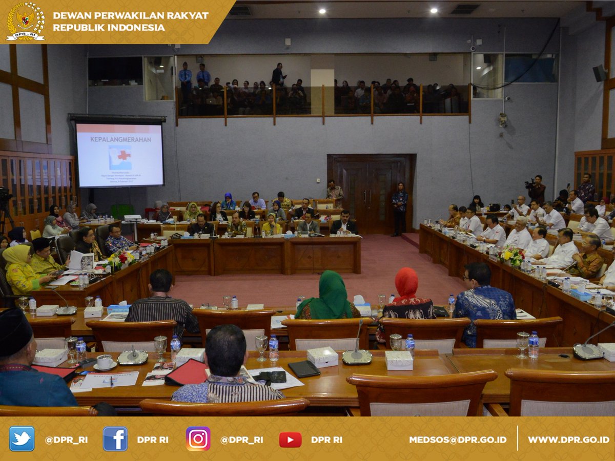 DPR_RI's tweet photo. Komis IX DPR RI RDPU dengan Ketua Umum Palang Merah Indonesia (PMI) M Jusuf Kalla bahas RUU Kepalangmerahan, Rabu, 18 Februari 2017 #Komisi9 https://t.co/NCFUPHDnqz