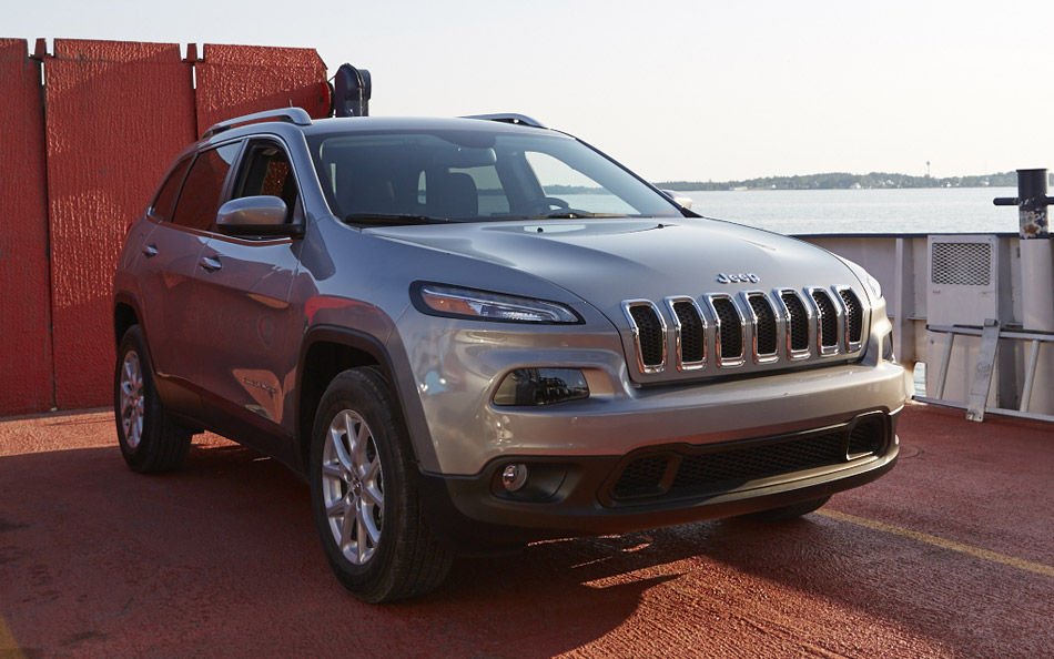 ThompsonsCDJR's tweet photo. The #Cherokee was made for moving &amp; pushing boundaries to explore more! https://t.co/5kGkxhgAtx https://t.co/NSUaoitvX4