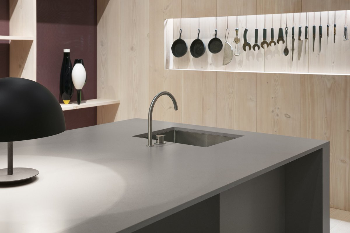 JetstoneNL's tweet photo. Voor #Caesarstone en #ToddBracher maakte en monteerde Jetstone deze opstelling op de IMM in Keulen; https://t.co/YUmydimrU9 https://t.co/yeKTYAuh9D