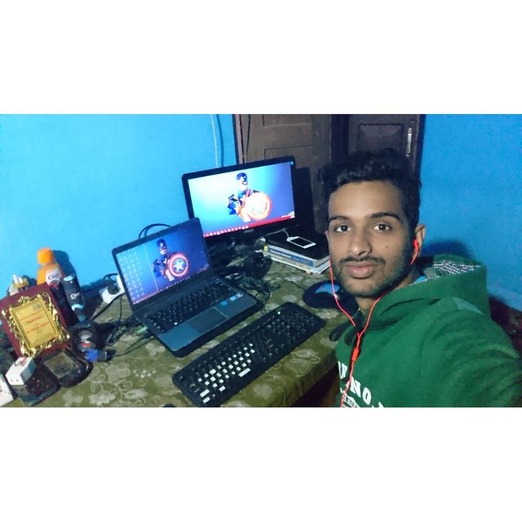 The_asangam's tweet image. My setup. #Windows10 #MultiDisplay #CSharp #Programming #Java #Php #ASP_Net ift.tt/2kSq7eC #NepalAndTech …