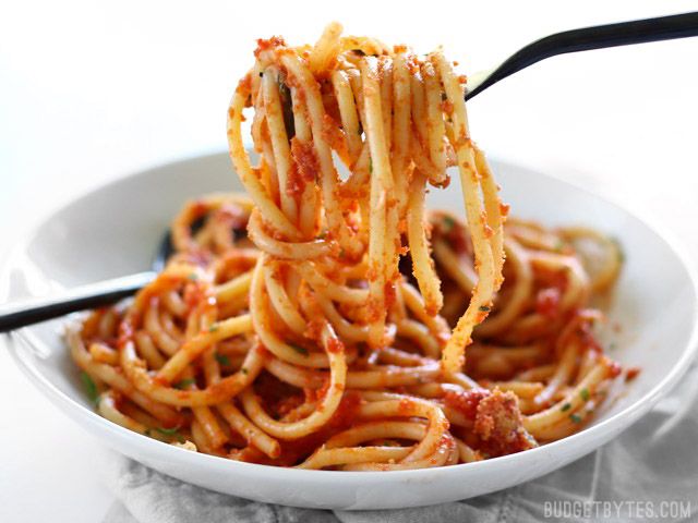 Budget_Bytes's tweet photo. I hate to sound hyperbolic, but this 5 Ingredient Butter Tomato Sauce is prob the last red sauce recipe I’ll need. > https://t.co/GjYM0HQ3yr https://t.co/NIQsBasJXo