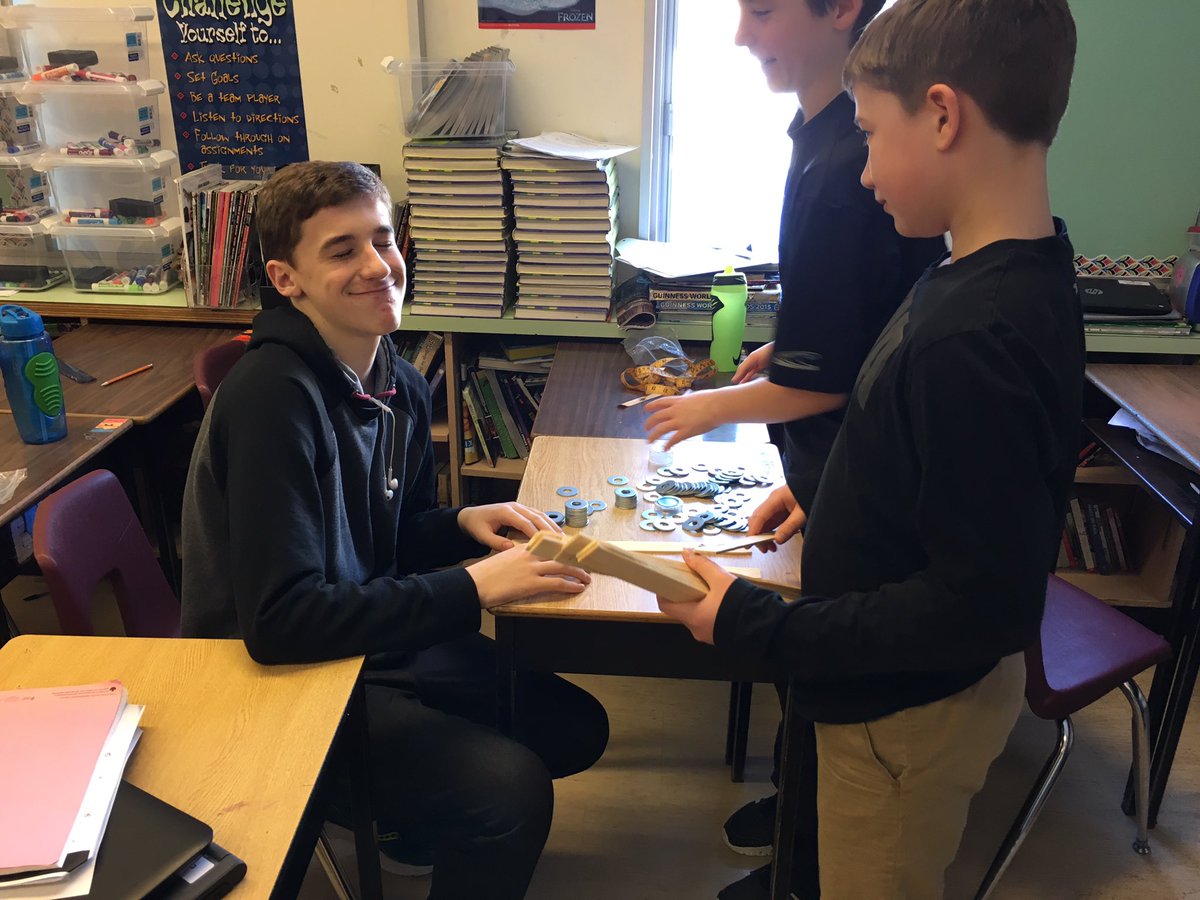 PJLacey2's tweet photo. Building bridges! #HFHanover #STEMChallenge https://t.co/Wek3qTiaHN