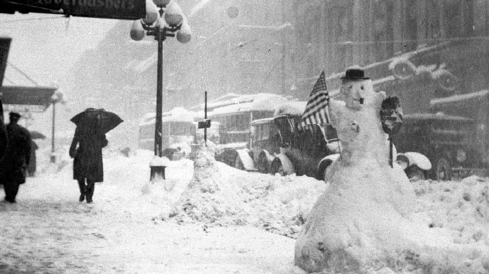 WarmackGroup's tweet photo. Huge #snowstorm 101 years ago in #seattle #tbt #warmackgroup #snow https://t.co/VwM6sOK5Oj