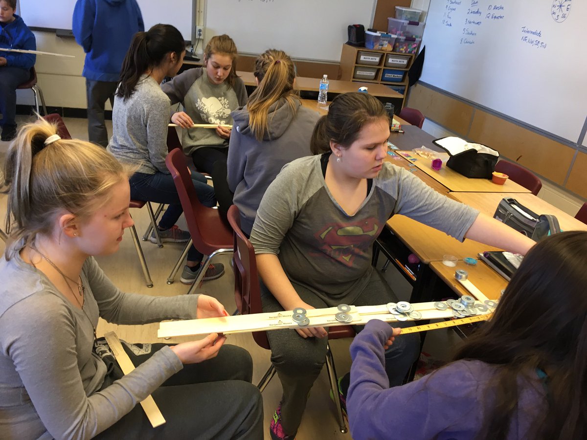 PJLacey2's tweet photo. Building even more bridges. #HFHanover #STEMChallenge https://t.co/X0qAaTiI8l