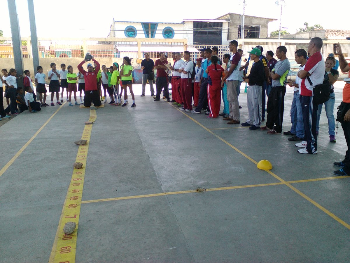 RhoferdPedroza's tweet photo. @JEHYSONGUZMAN lanzamiento de la guia general de miniatletismo en el estado Sucre https://t.co/zL4nVp6a5d