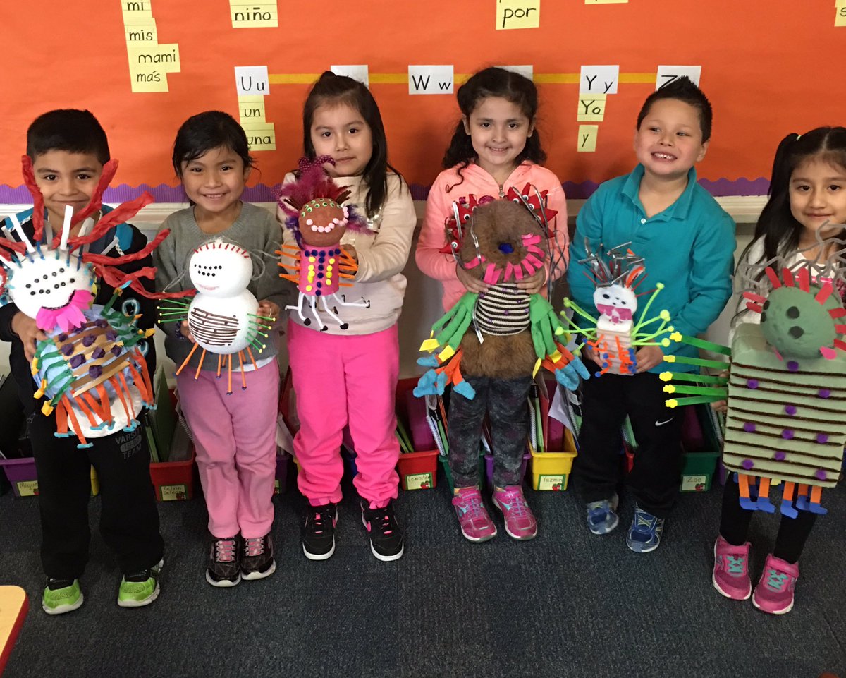 Estudiantes de ELC trabajaron con sus familias para crear estos fantásticos 'Monstruos del Día # 100 de Clases' #PCpride #MrSantosClass