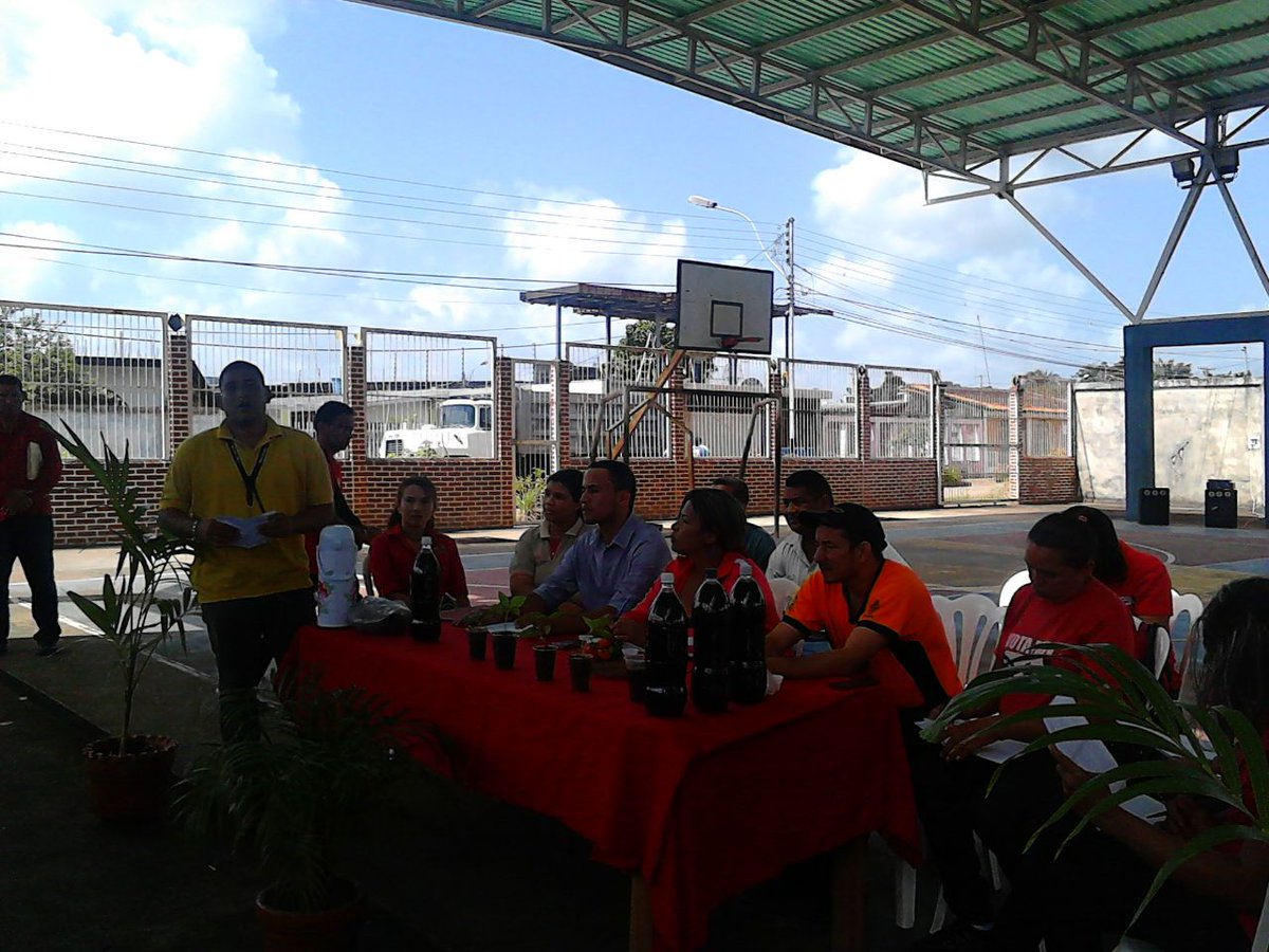 FoncresDelta's tweet photo. Asamblea #PlanSemillaDelta2017 junto al #Clap de la parroquia "J Vidal Marcano" #CLAPSonPuebloYPatria #RevoluciónProductiva @GobLizeta https://t.co/WSrqtWIRAo