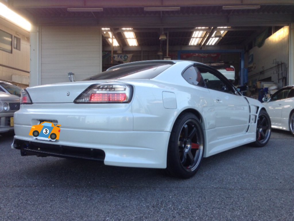 Lmr A Twitter 作業風景 T E エッジエアロ取り付け イカリング加工 パールホワイトスーパーシャインに全塗装 このエアロに合わせる為10jのホイールに265サイズのタイヤでカッコイイです S15シルビア