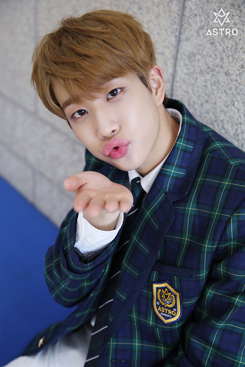 [#아스트로] 아스트로 3rd Mini Album 활동 현장 비하인드 ② #고백
▶ cafe.daum.net/fantagio-boys/…