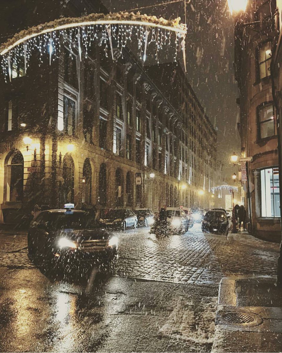 mtlblog's tweet photo. Welcome to Old Montreal. ❄ Picture by @khansanity #montreal #quebec #canada https://t.co/DhrfL0OZYc