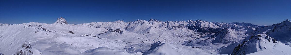 lorenzopirineo's tweet photo. En directo desde el pico Espelunziecha 2390m vistas al Anayet y Midi d'Ossau. Te animas a venir en #raquetasdenieve ? #guíasdemontaña https://t.co/5fmMya7Q7H