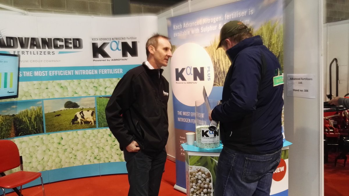 AdvFertilizers's tweet photo. Brett talking to visitors on the efficiencies of KAN @thatsfarming @AgrilandIreland @FTMTA_ https://t.co/cUQZt5UMCx
