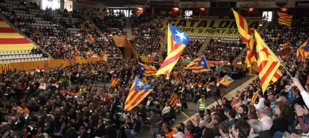 lluis_llach's tweet photo. Fem Giga Recaptació? Caixa de Resistència? “L’estat espanyol embarga a l’Assemblea Nacional Catalana“ via @VilaWeb https://t.co/NGGx5S8pZk https://t.co/MDRrvtiPT4