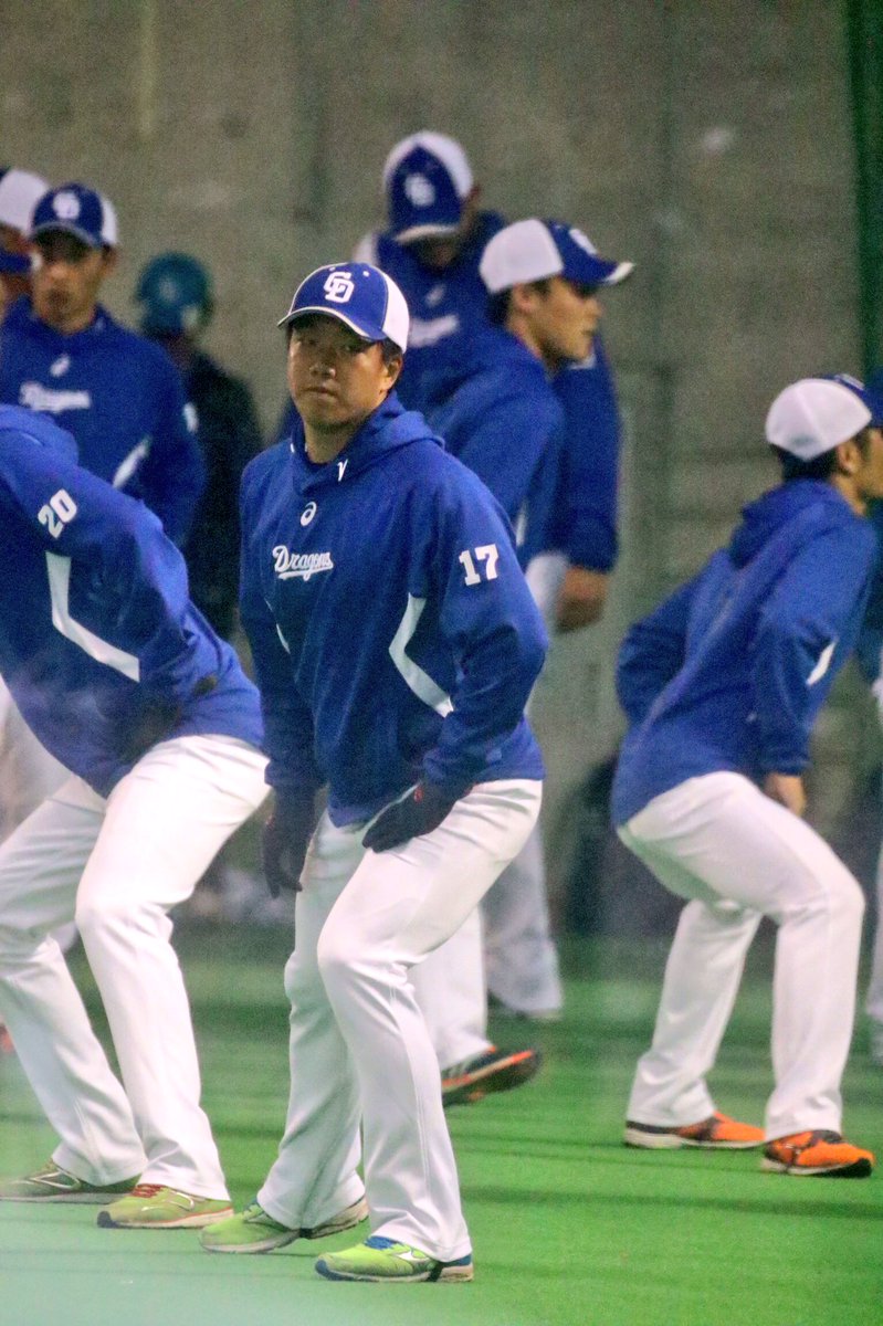 だばし 17 2 9 17中日ドラゴンズ春季キャンプ 北谷公園野球場 柳 裕也 都城s 横浜高校13卒 明治大学卒予定 中日d16d1位 雨の為ウォーミングアップは室内で 午後から天気は回復とのことですが私のキャンプ巡りはこれで終了 横浜高校ob 中