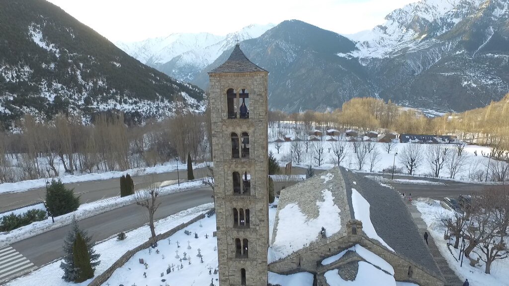 Avui a les 22:30 a <a href="/esport3/">Esport3</a> tenim un súper programa! <a href="/Marxa_Beret/">Marxa Beret</a> + <a href="/FocdeNeu/">Foc de Neu</a> + <a href="/Enplanas/">Jordi Planas</a> + <a href="/ValldeBoi/">Patronat de Turisme de la Vall de Boí</a> + molta neu! #tempsdeneuE3 <a href="/tv3cat/">TV3 és ara @Som3Cat</a>