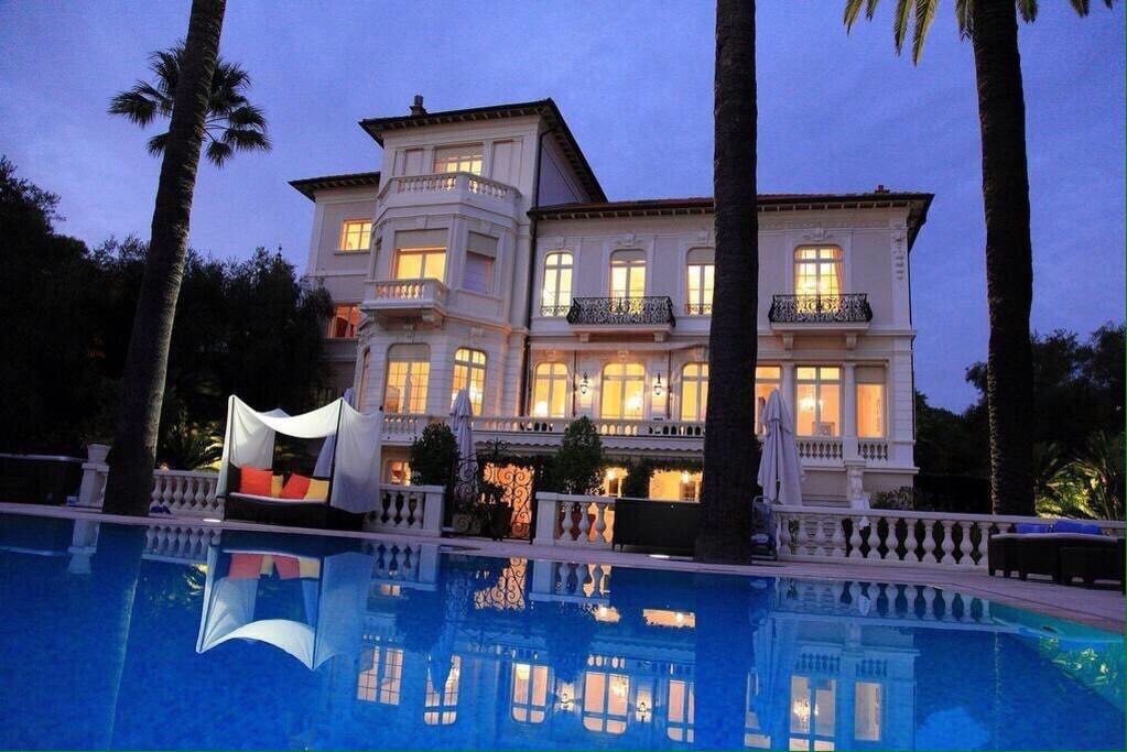 Villalabri's tweet photo. #summer #holiday planing time, book @Villalabri #Cannes  #luxury  in the #Cotedazur https://t.co/0lLIDRv9ot