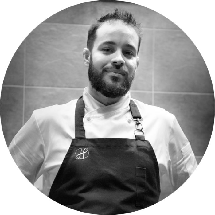 ColineTopChef's tweet photo. Un grand bravo à #FannyRey #AubergedelaReineJeanne et à #HubertDuchenne #RestaurantH pour leur 1ère⭐️ au @guideMichelinFR ! #Michelin2017 https://t.co/5KpBAA2YRf