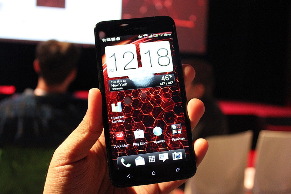 HTC_TR's tweet photo. Dünyanın ilk 1080p ekranlı telefonu #HTCDroidDNA'yı kullananlar beğensin! #tbt https://t.co/8nkQ5ox0fj