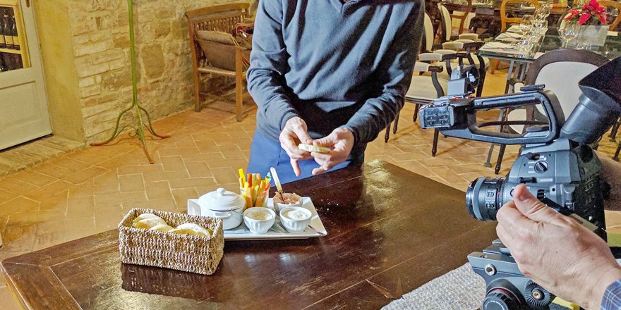 _exploreat's tweet photo. -3 ci siamo quasi... Il sorriso, l'accoglienza, la selezione delle materie sono il loro plus! @RelaisFavorita #exploreat #viaggianelgusto https://t.co/CXOKwqVO1R