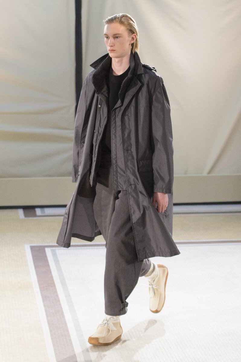 HommeEssential's tweet image. Elegance, Simplicity and Efficacy #Lemaire #FW17 #Collection - Full collection here: goo.gl/C9kM3C