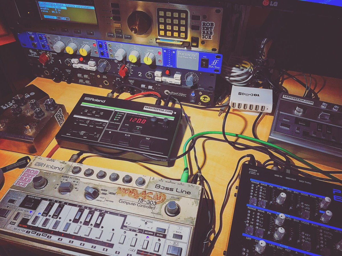 systematicsnd's tweet photo. Giving you already a hint what's coming next... #303day #gearporn #silverboxinheaven #TB303 #RobAcid #wecallitacid @robertbabicz @beatport https://t.co/71tIdCSKkD