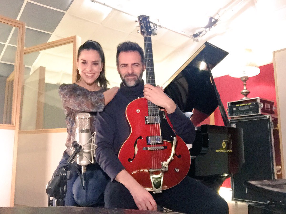 RokoOficial's tweet photo. https://t.co/MFeTB9HkLR 
Mi nuevo experimento: #RokoSessions ❤ #PequeñasCosas @ferraraoficial https://t.co/RaVN3SZ96j