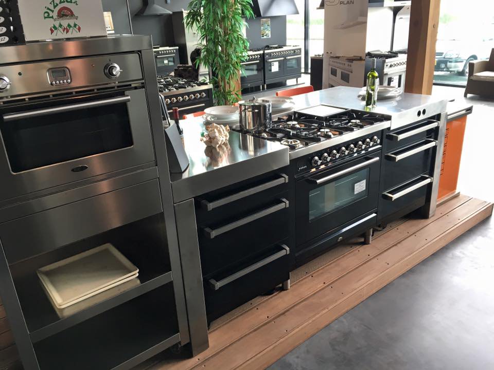 #Boretti #msystem #kookeiland Onze showroommodellen COMPLEET met NIEUW Boretti fornuis vanaf € 3999,- #SALE