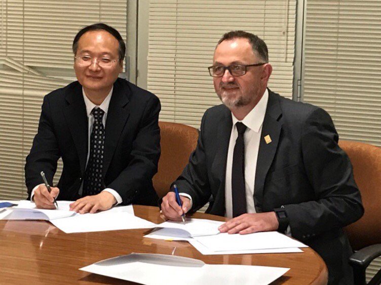 Delighted to sign an MOU with Vice President Ni from Hebei Medical University, China today. #ballarat #Hebei #FedUni