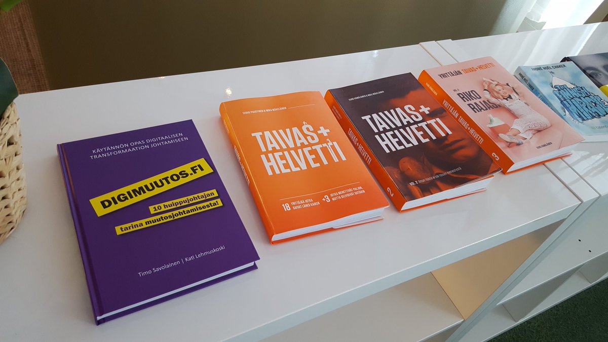 TimoSavolainen's tweet photo. Tänään valmentamassa: #pelillistäminen & #sofipoly! Uusi @digimuutos_fi-kirja pääsi hyvään seuraan! #huonehelsinki #digimuutos https://t.co/4Y9MdOPOzQ