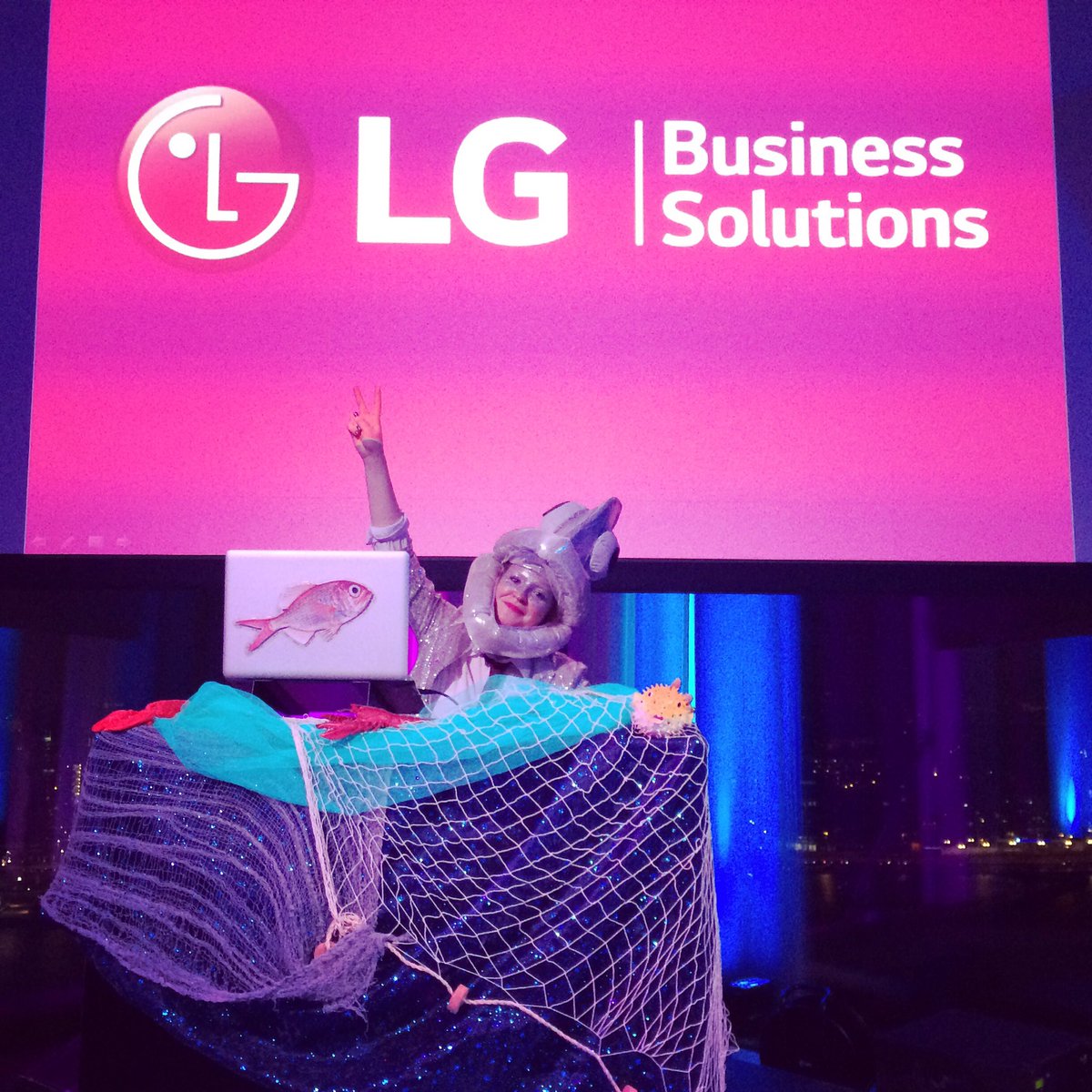 A huuuge thanks to <a href="/LGUK_B2B/">LG UK B2B</a> and @WeArePlaster for having us!! Such a great night!! And what a venue!! 🇳🇱🐟🐟✨