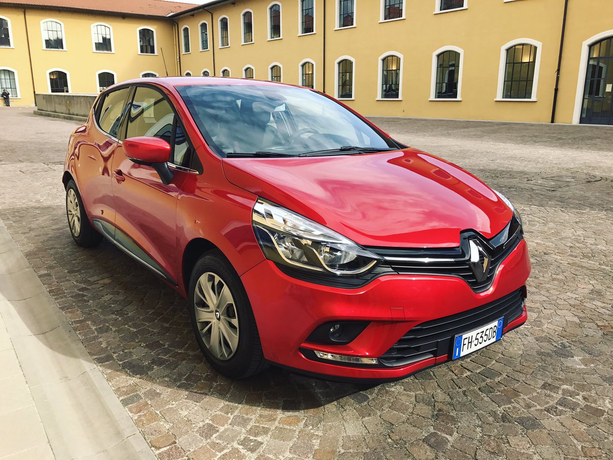 melifam's tweet photo. #RenaultClio con motore turbo GPL. Eccola in un bel rosso fiammante! @renaultitalia https://t.co/QiyydxyNM7