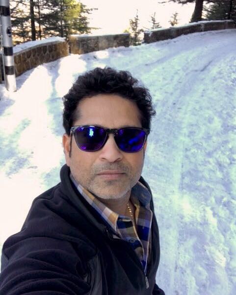 sachin_rt's tweet photo. Sun, snow and shades - Perfect set-up for an amazing vacation. https://t.co/Fkk93nipZH