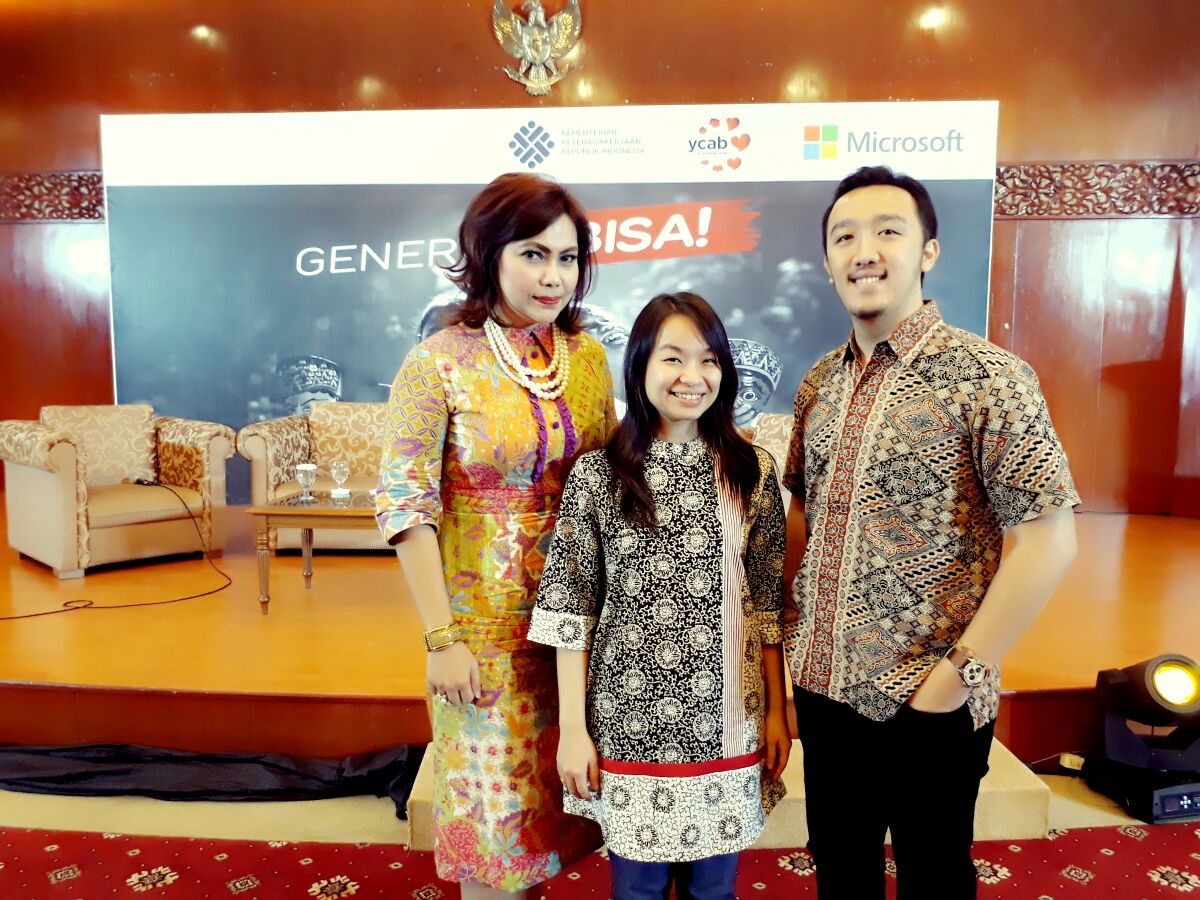 NunkiJuniarti's tweet photo. Launching "Generasi Bisa" movement supported by Microsoft Indonesia @MicrosoftID #GenerasiBisa #MicrosoftEvent https://t.co/Z7IUZrC1TM