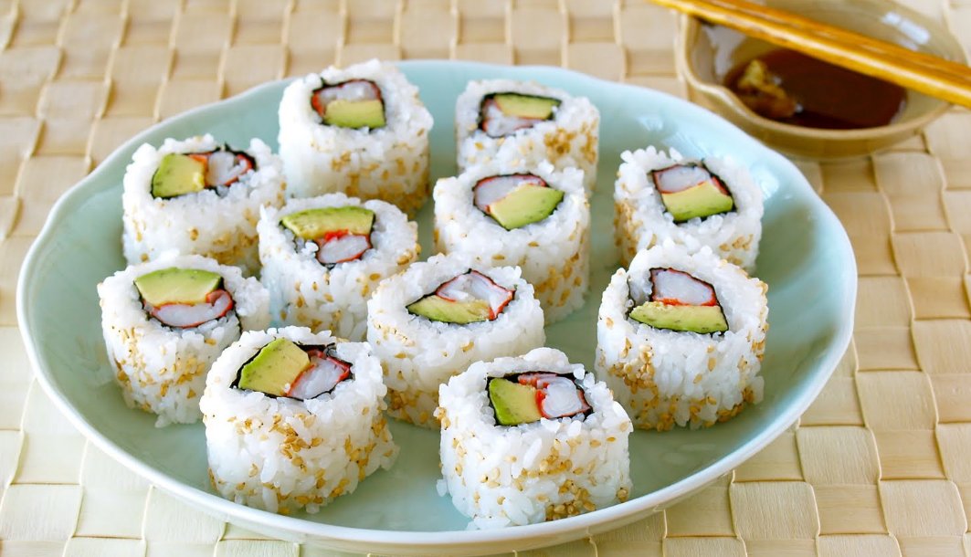 JaponShop's tweet photo. Maki #sushi 🍣  tipo California Rolls! Una locura de bueno, y súper fácil de hacer gracias a nuestro kit!! 👏 👏  🙌
GO! https://t.co/qkFPmGD05n https://t.co/SFgnaxj5yr