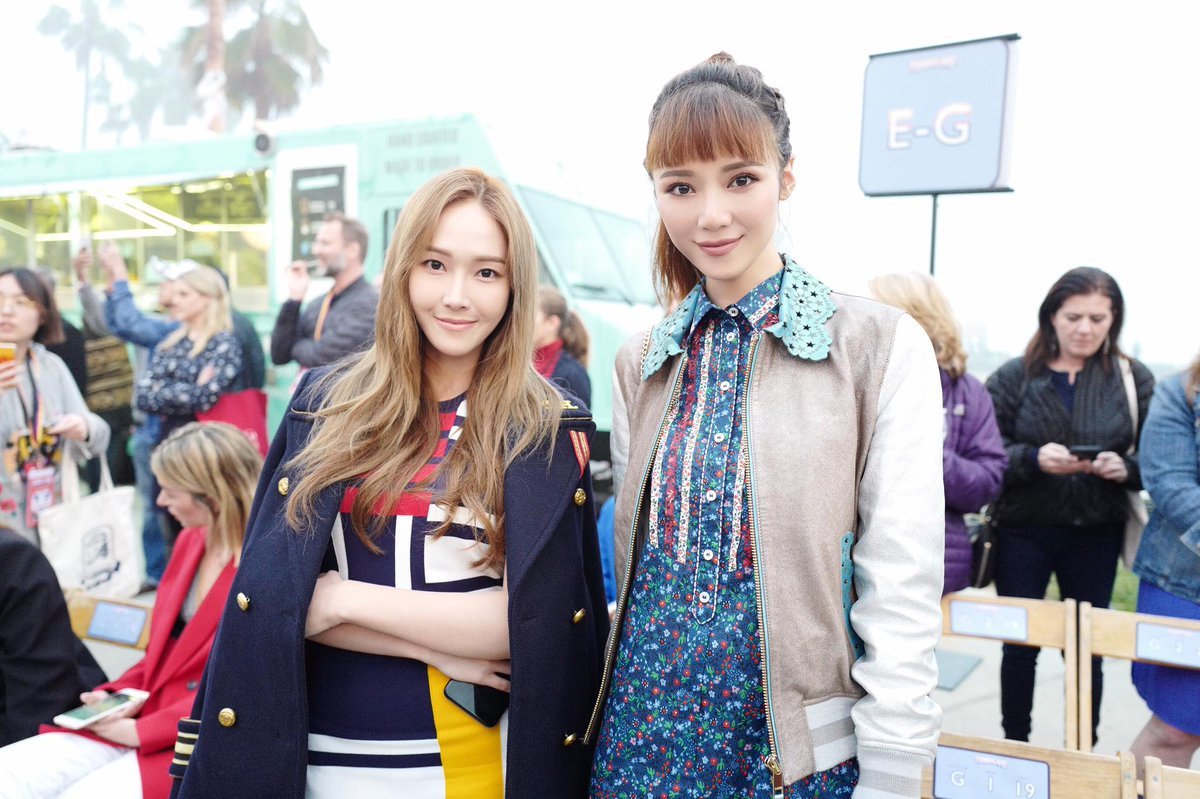 [PIC][06-02-2017]Jessica khởi hành đi LA - Mỹ để tham dự Show diễn của thương hiệu "Tommy Hilfiger" vào chiều nay C4OVE1LVUAAdW2j